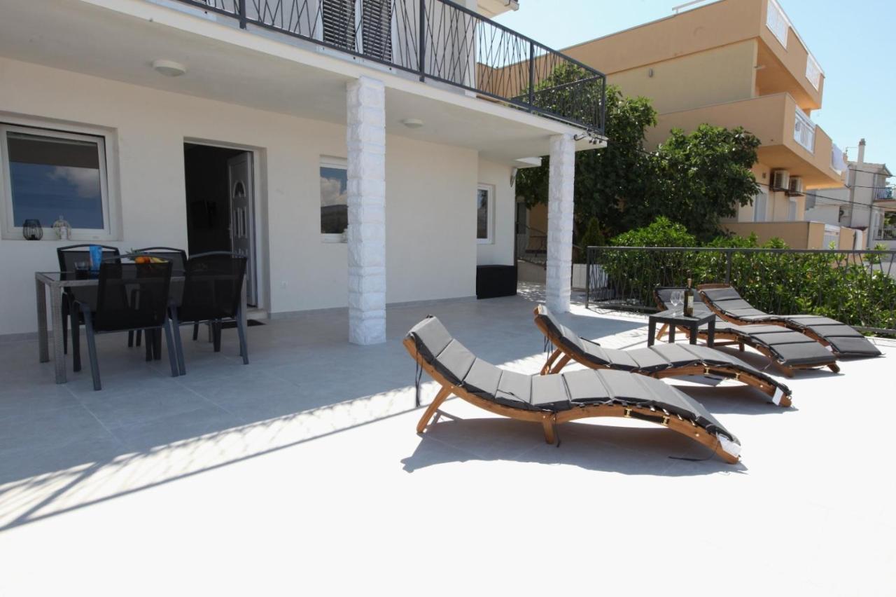 Apartment With Terrace And Sea View - Lucic Trogir Exterior photo