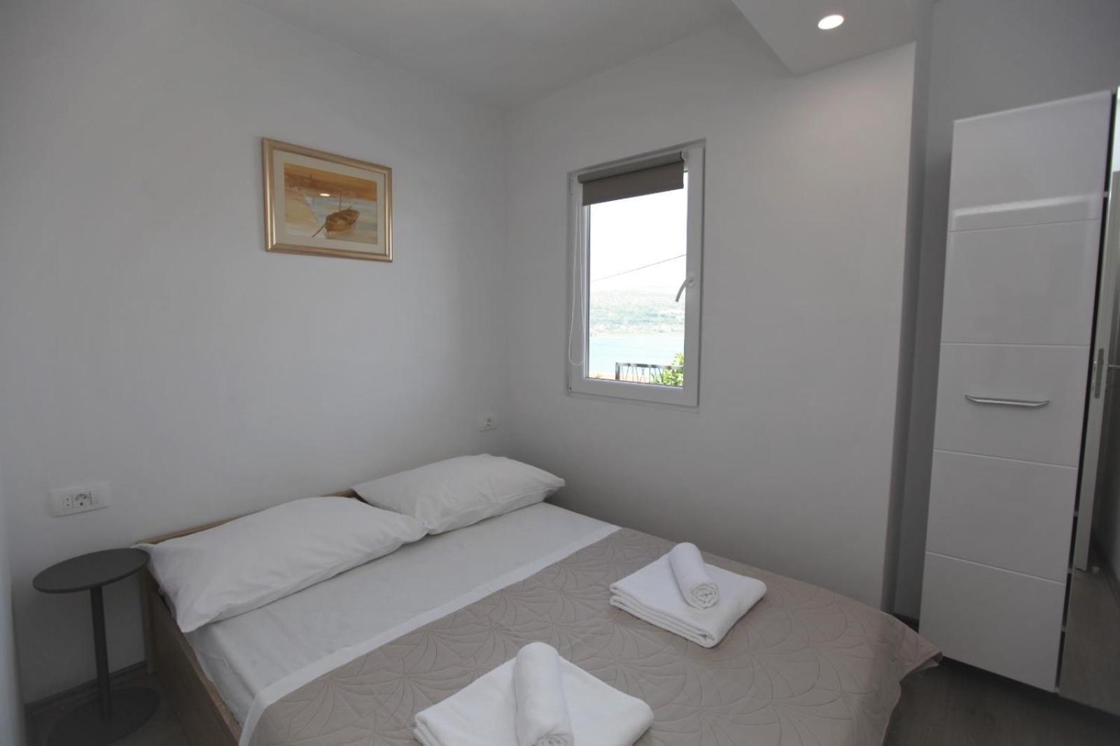 Apartment With Terrace And Sea View - Lucic Trogir Exterior photo